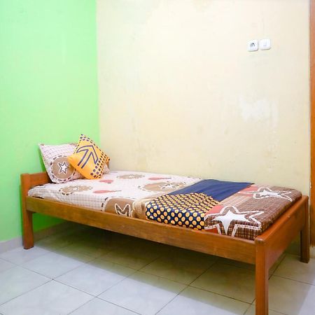Oyo 2440 Wallet Family Residence Syariah Lumajang المظهر الخارجي الصورة