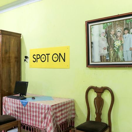 Oyo 2440 Wallet Family Residence Syariah Lumajang المظهر الخارجي الصورة