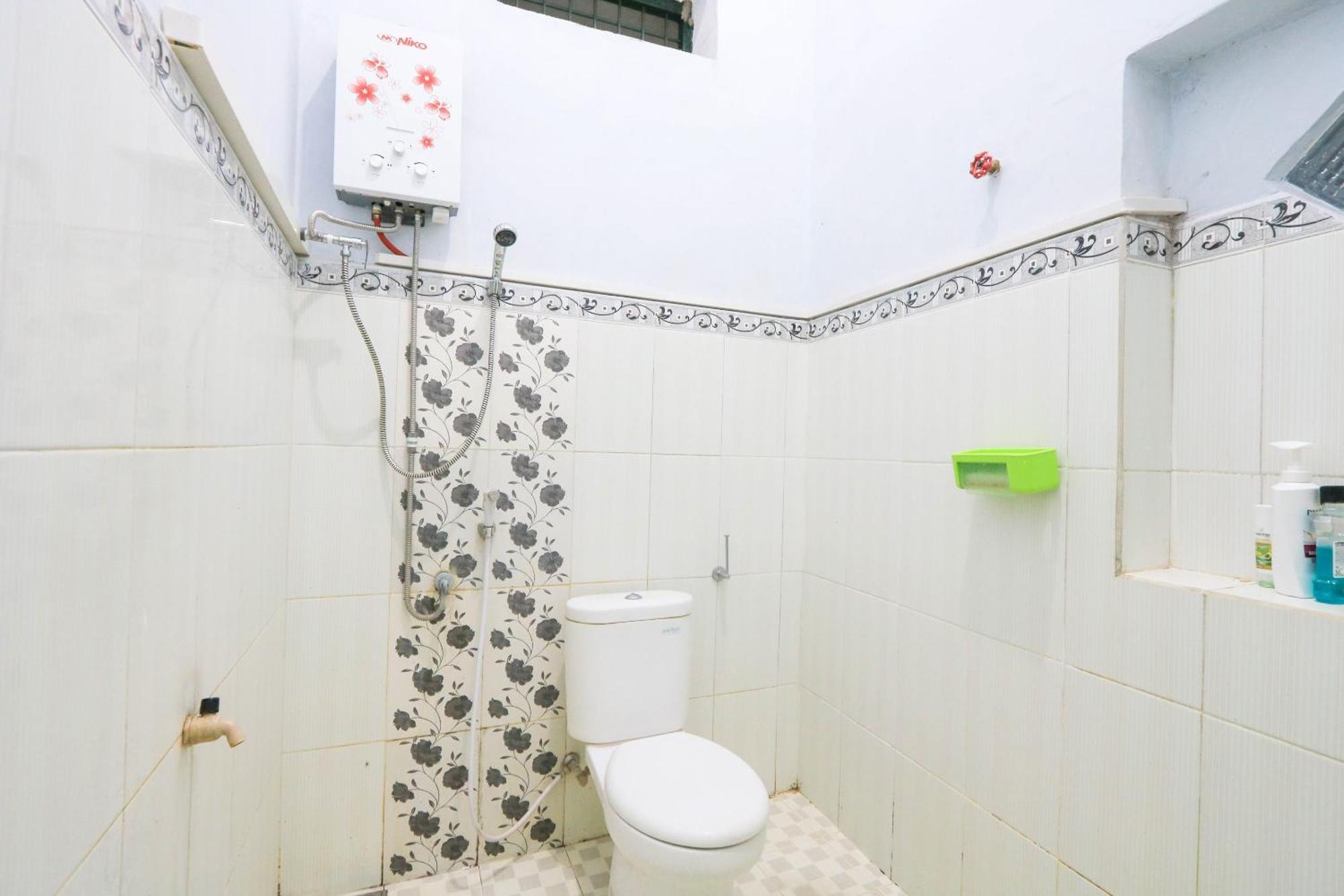 Oyo 2440 Wallet Family Residence Syariah Lumajang المظهر الخارجي الصورة