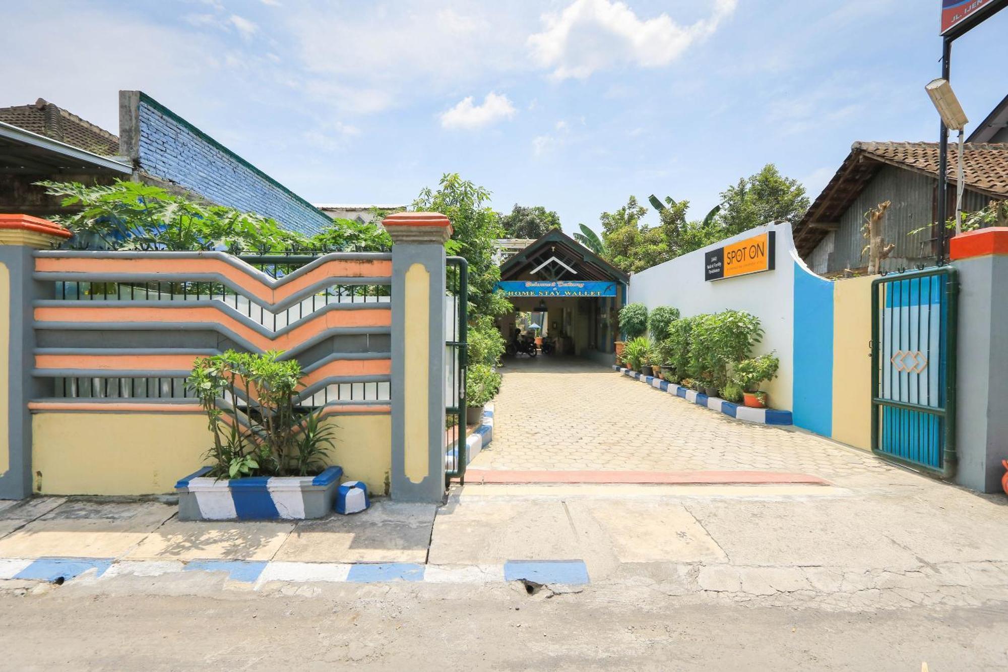 Oyo 2440 Wallet Family Residence Syariah Lumajang المظهر الخارجي الصورة