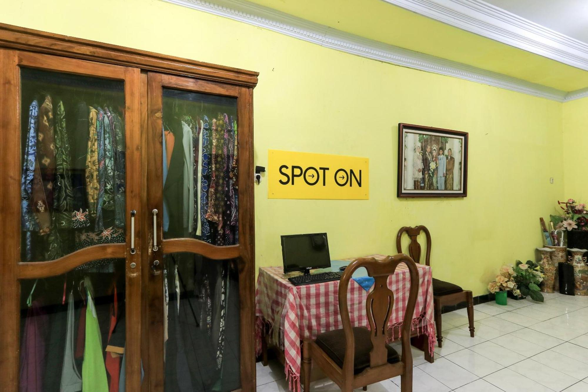 Oyo 2440 Wallet Family Residence Syariah Lumajang المظهر الخارجي الصورة